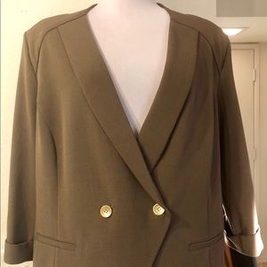 Woman’s Pant Suit Plus Size